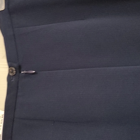 Navy Dress for Success 2 piece suit. Jacket/skirt. Size 6 fits a 4. - Picture 8 of 15